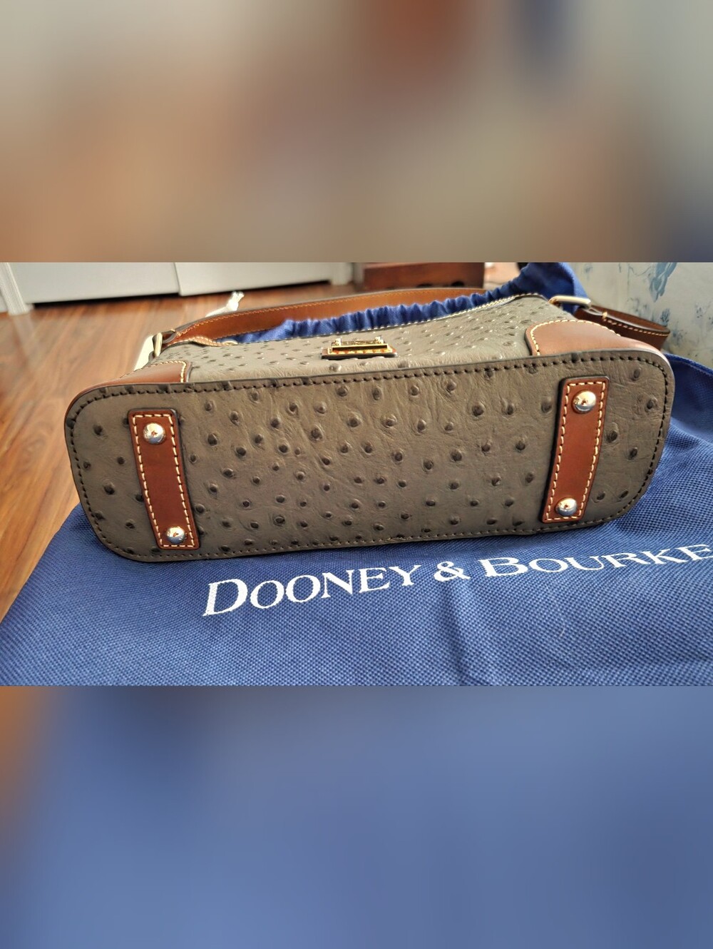 RARE Dooney & Bourke Ostrich Leather Hobo 25 - Pristine Condition - Picture 4 of 10